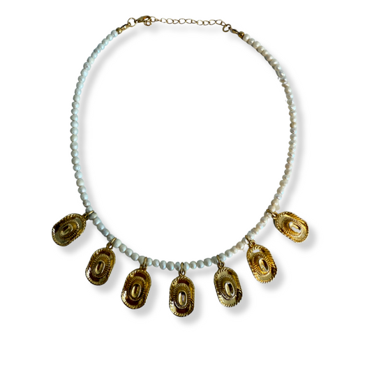 Collar Perlitas Con Dijes De Sombrero