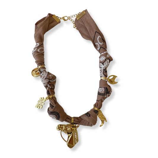 Collar paliacate café vaquero