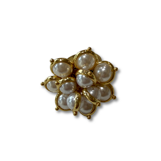 Anillo vía perlas colgantes