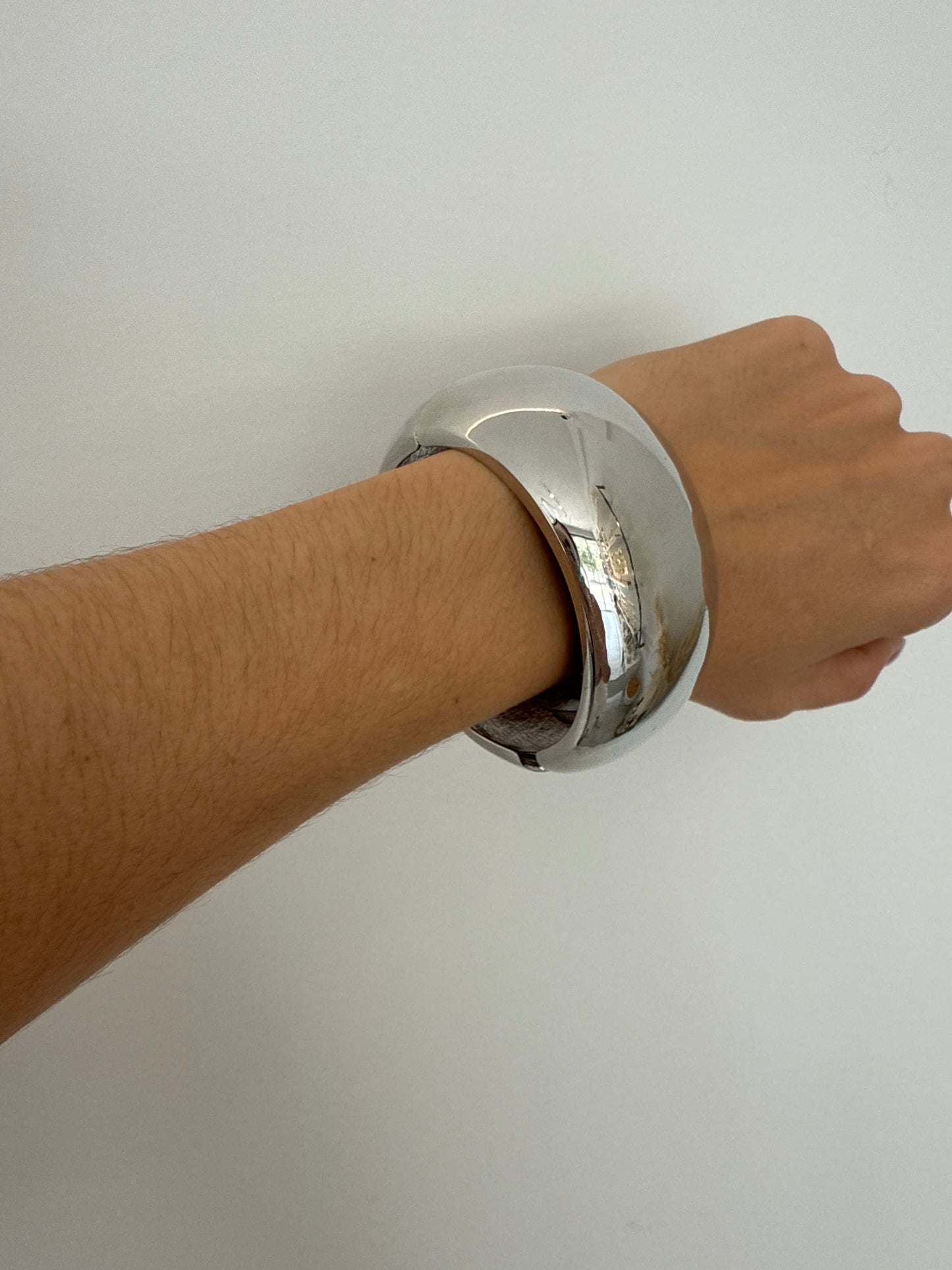 Pulsera lisa ancha plateada