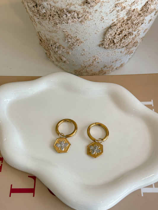 Arete Huggies Abeja Bicolor