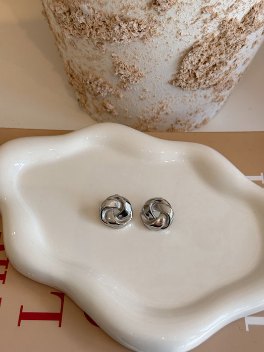 Arete Círculo Entrelazado Plateado