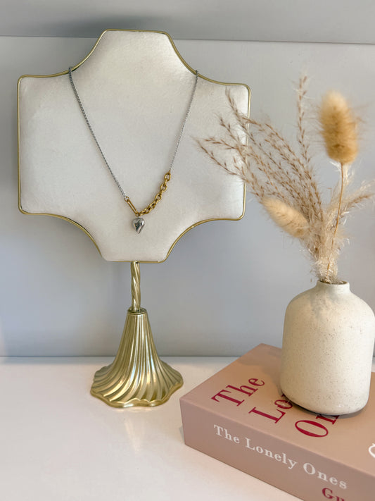 Collar Aila