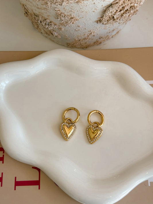 Arete Huggies Corazón