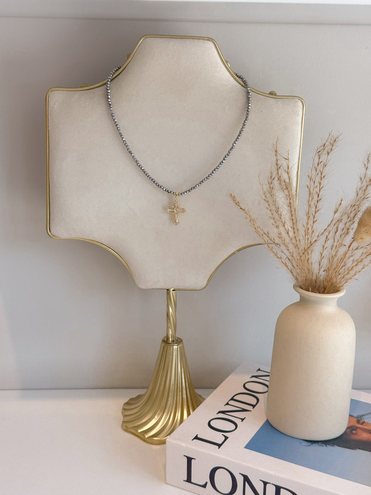 Collar Hematita Cruz