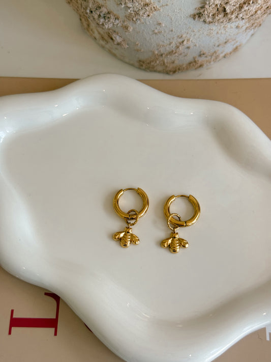 Arete Huggies Abeja Dorada