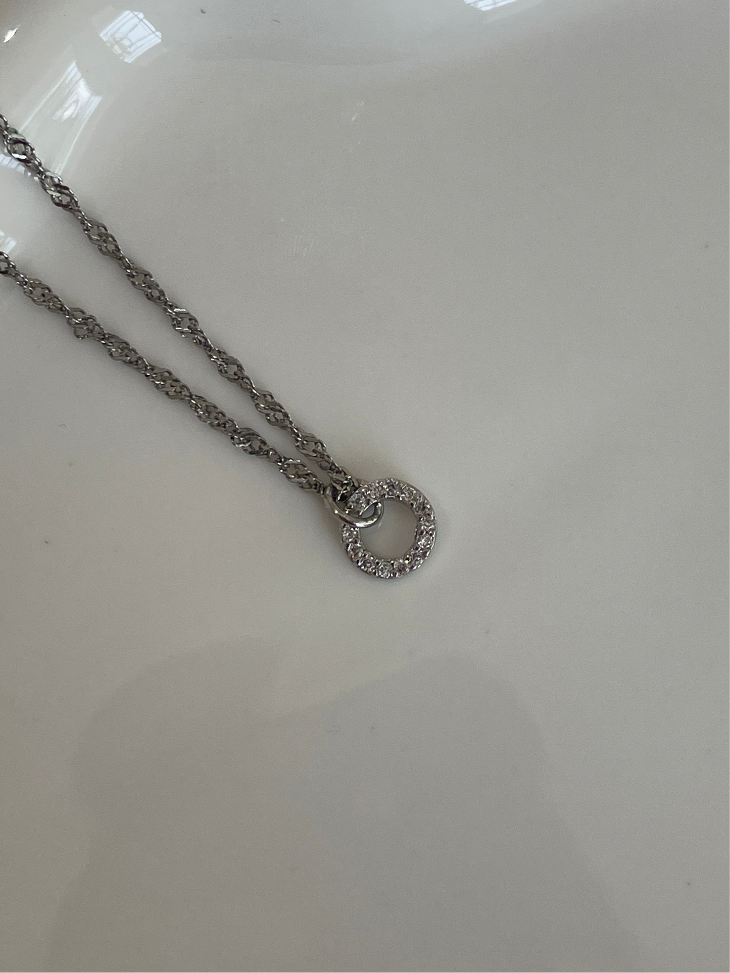 Collar Brillo Círculo Plateado